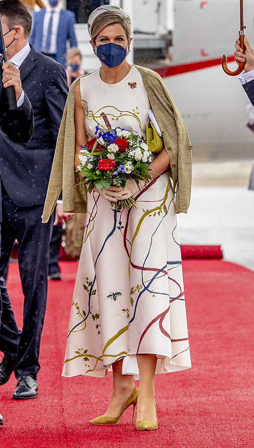 La monarca holandesa con vestido del creador belga Natan.