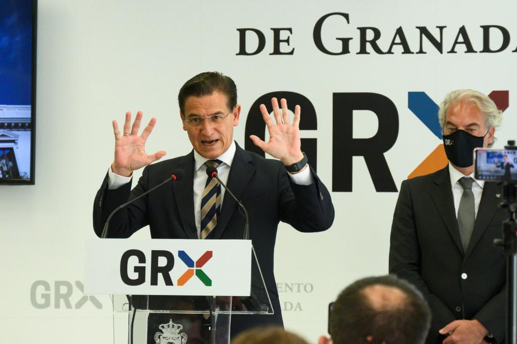 El ex alcalde de Granada, Luis Salvador, y el concejal Jos Antonio Huertas (a la derecha).