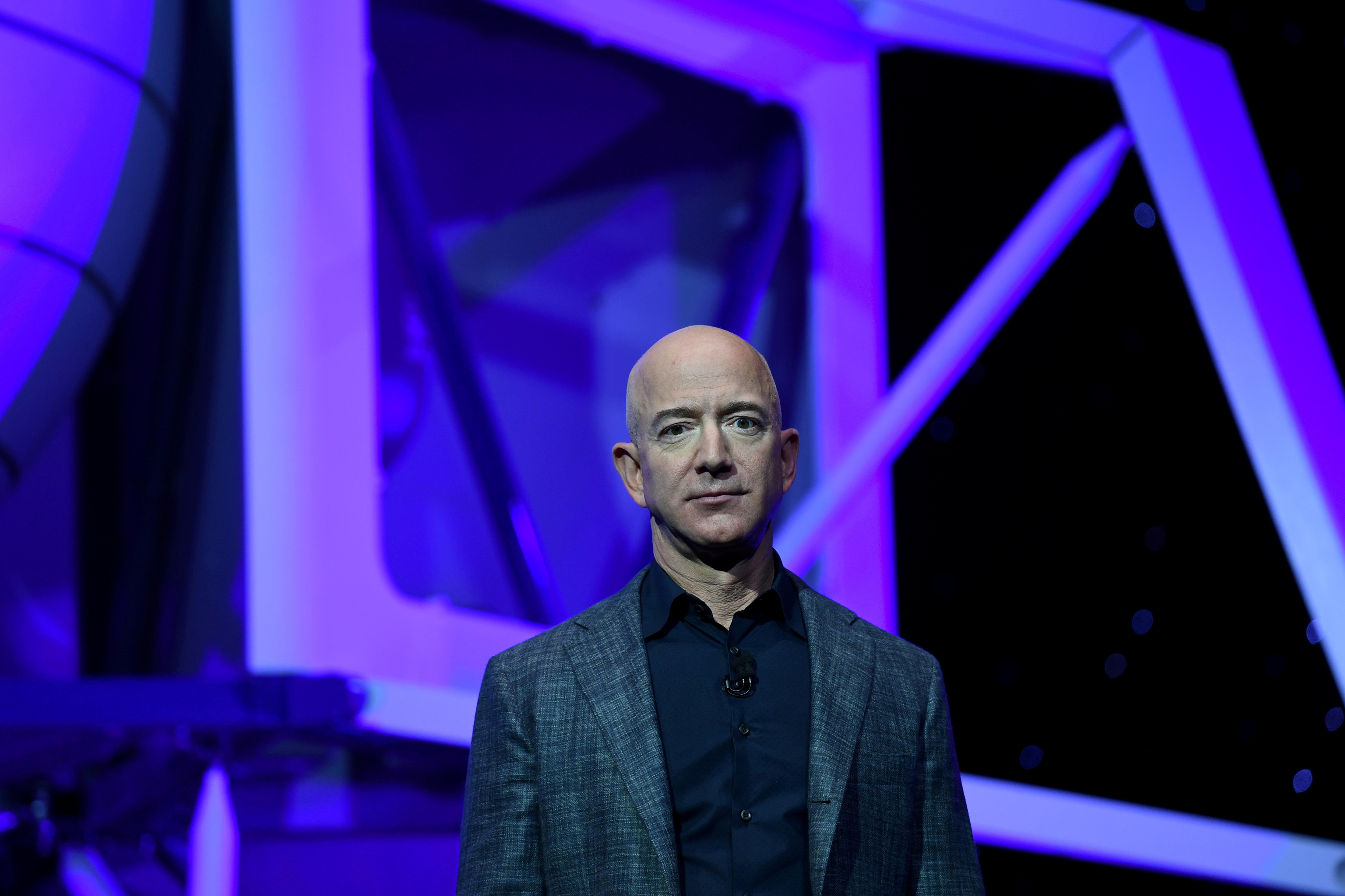 Jeff Bezos abandona la direccin de Amazon y se lanza a la carrera espacial