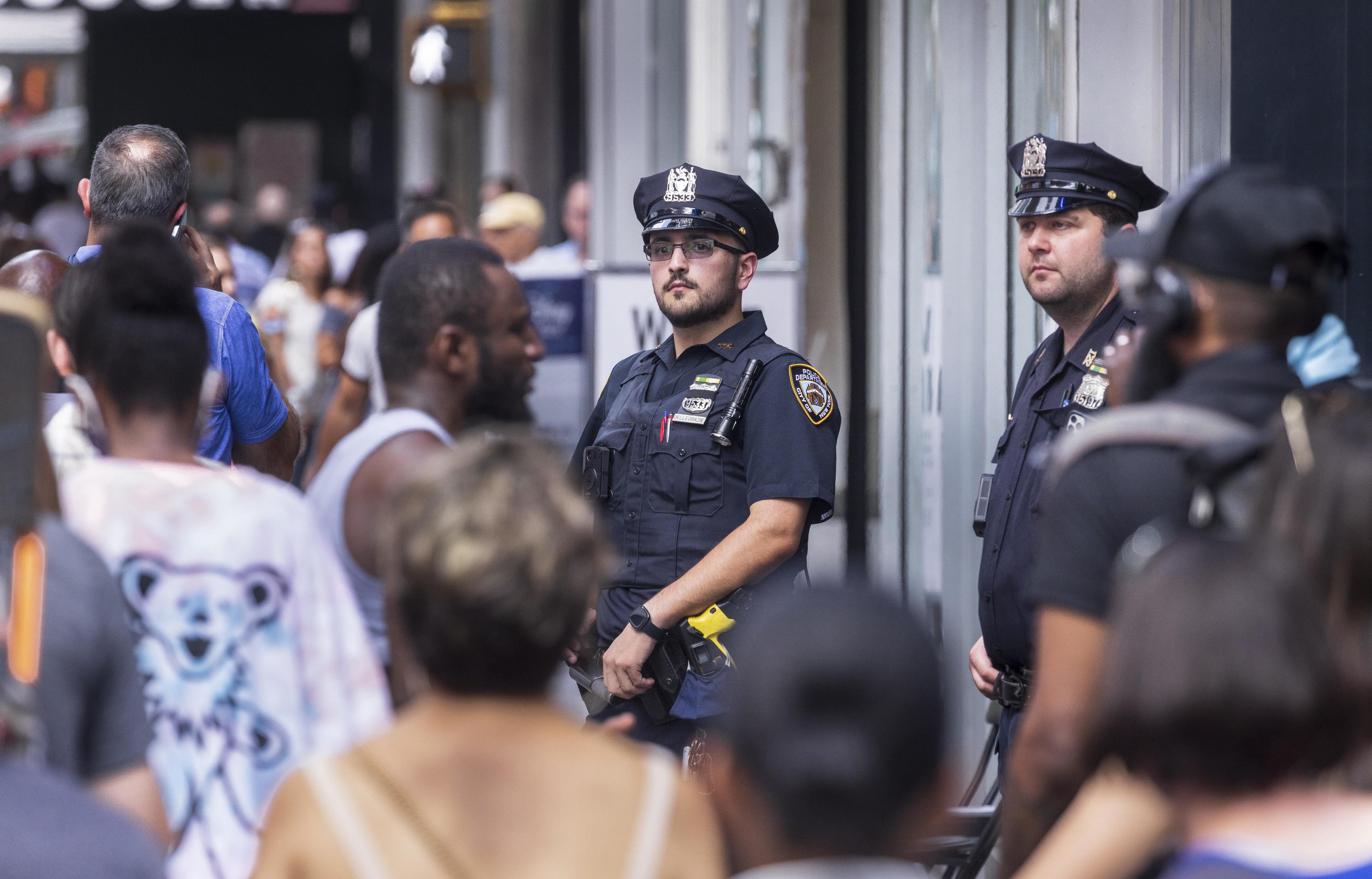 La polica patrulla Times Square, en Nueva York, tras un tiroteo.