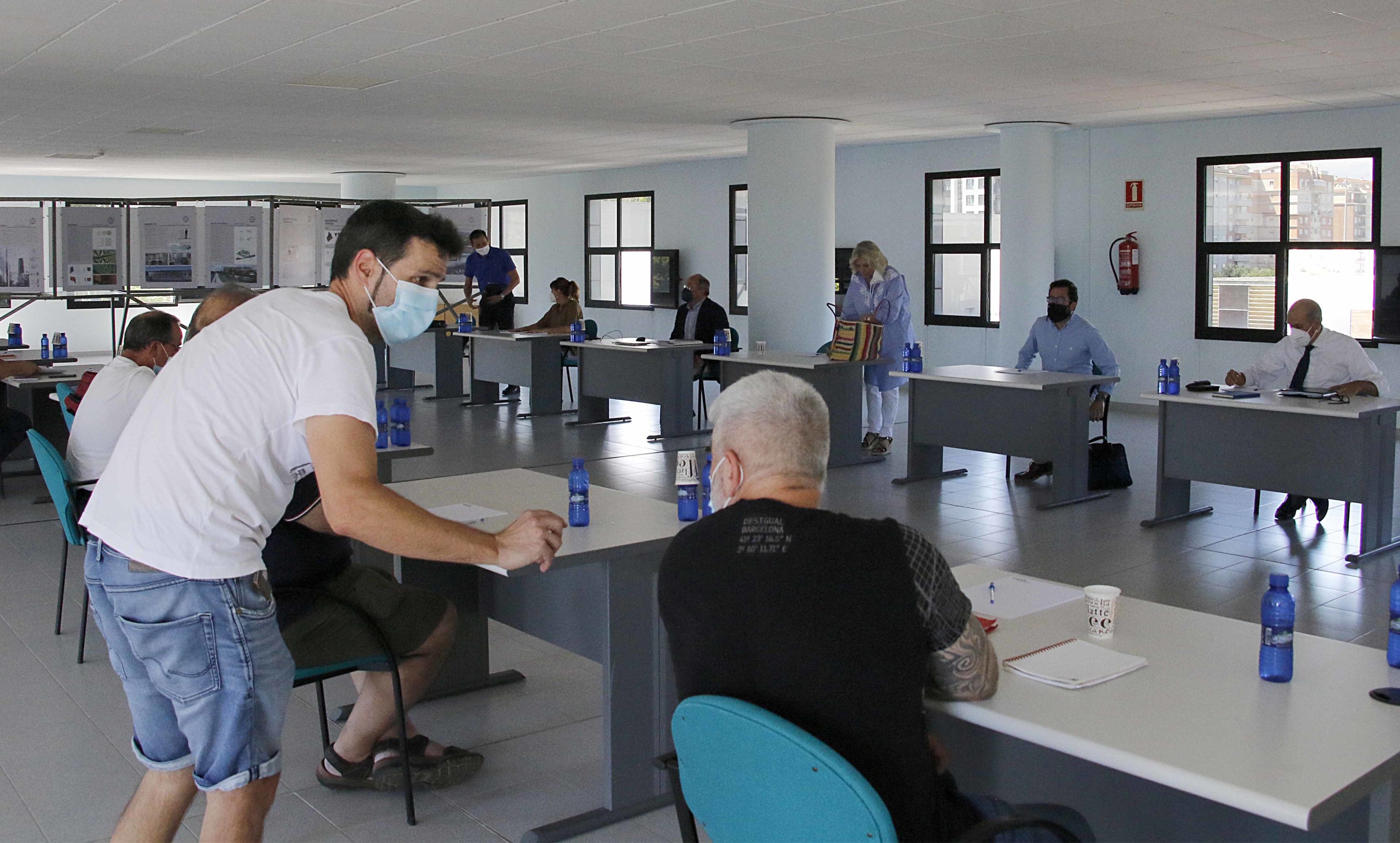 Dcima reunin de la mesa negociadora del quinto convenio del sector azulejero, ayer, en Ascer.