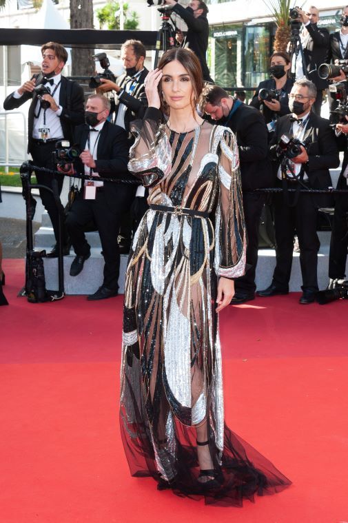 Paz Vega con transparencias y lentejuelas en la alfombra roja del Festival de Cannes
