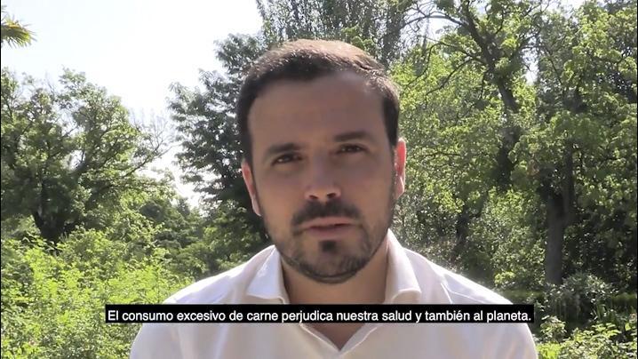 Fotograma del vídeo en el que Alberto Garzón pide reducir el consumo de carne