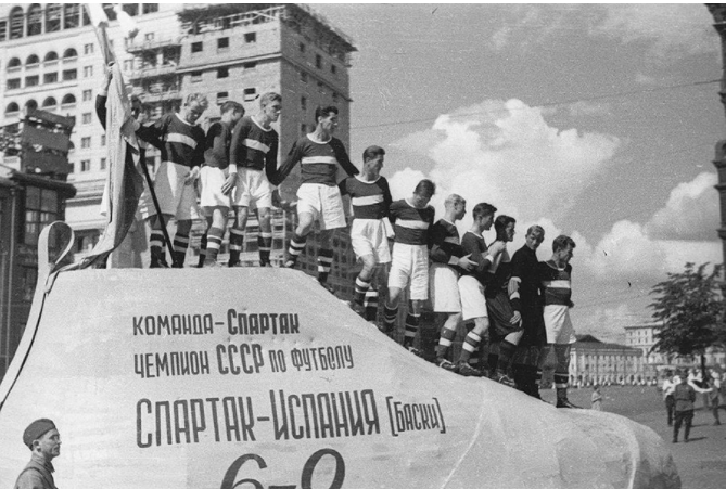 Spartak FC en un desfile de atletas, 1937.