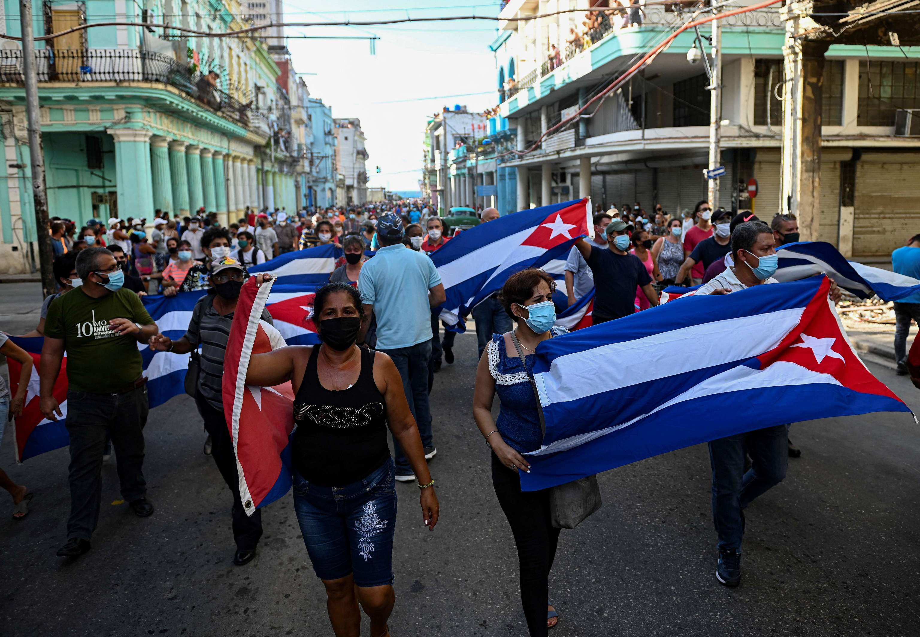 Protestas callejeras en Cuba sorprenden al Gobierno, que llama a sus  "revolucionarios" para combatirlas | Internacional