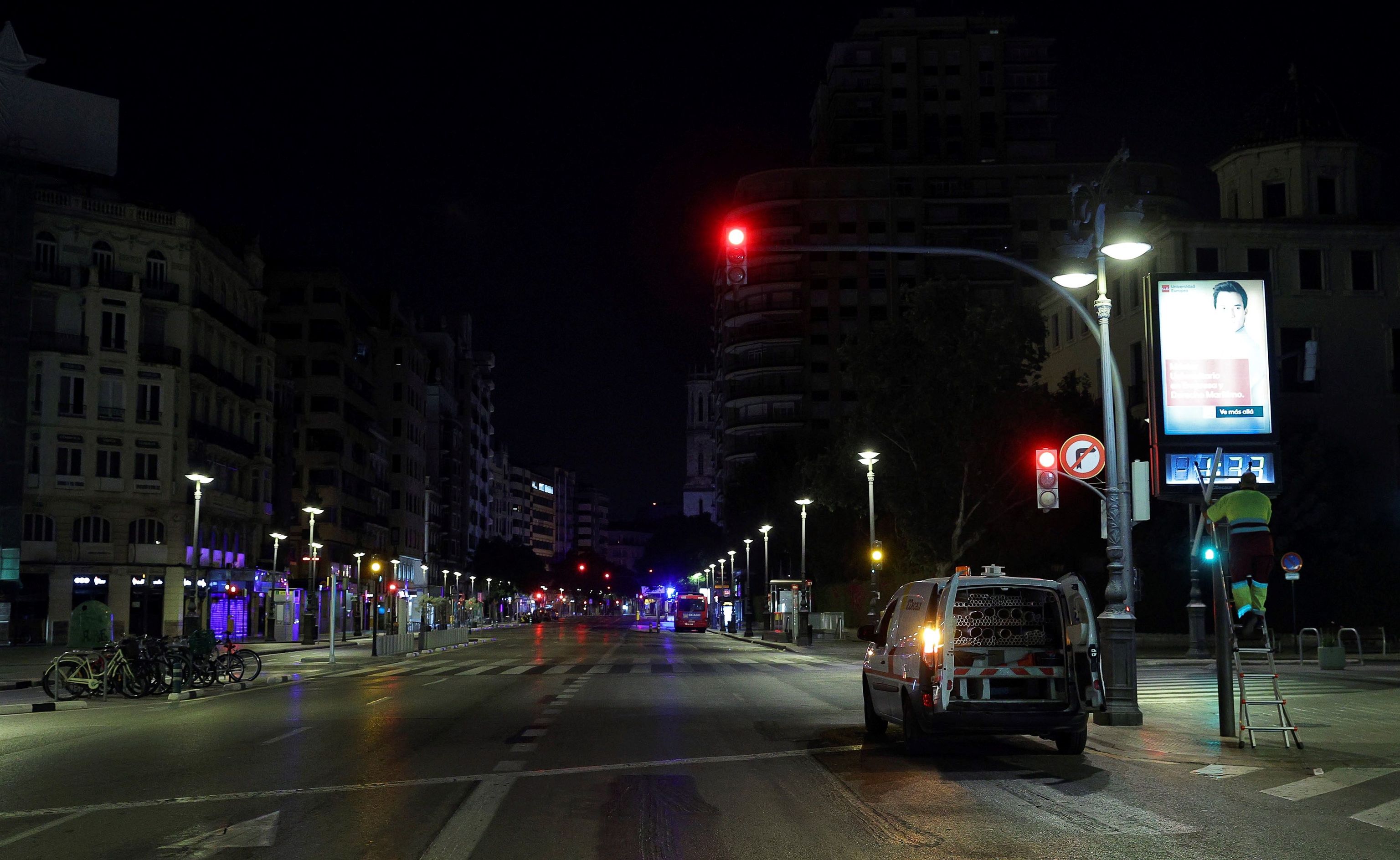 Las calles de Valencia tras la entrada en vigor del toque de queda.