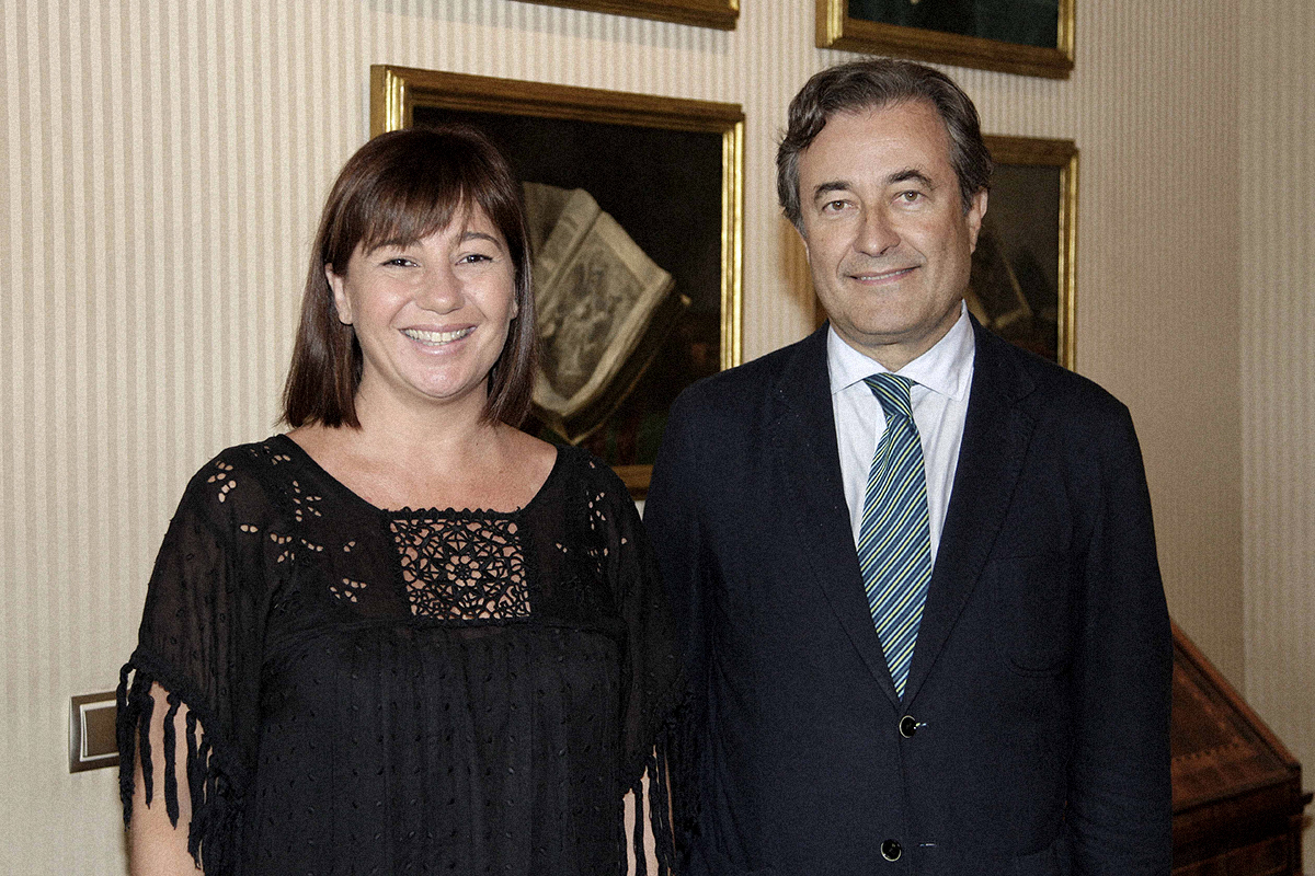 La presidenta balear Francina Armengol y el presidente de la Autoridad Portuaria Joan Gual.