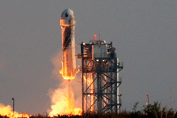 Jeff Bezos ya es astronauta: aterriza con xito tras viajar al espacio