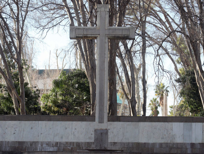 La cruz. que presenta graves daos en su estructura,  sera trasladada a una nave municipal del Tetun 14.