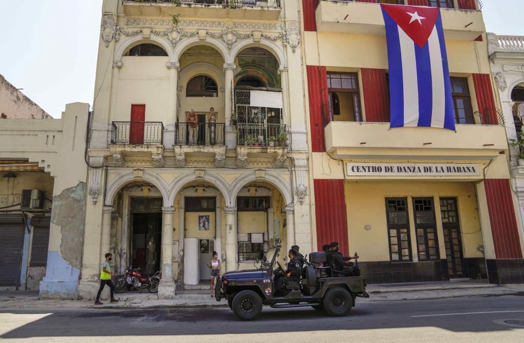 Fuerzas especiales en la calle de La Habana.