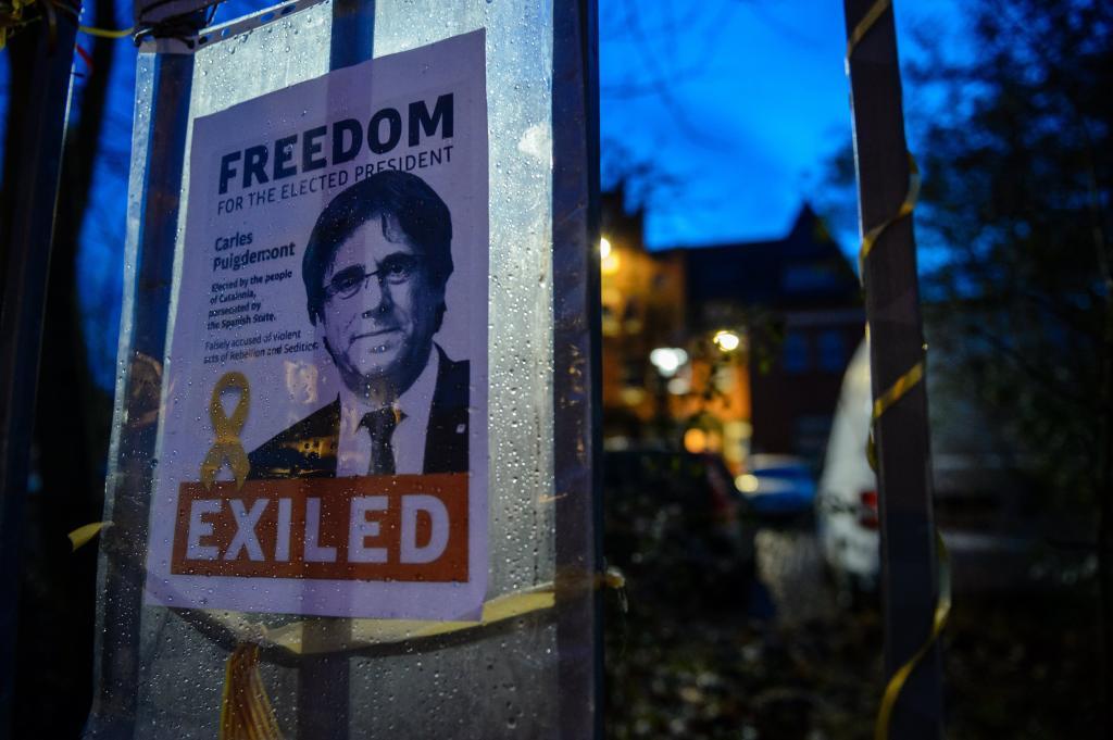 Un cartel reclama la libertad para Puigdemont en la crcel alemana de Neumuenster, donde el ex presidente cataln fue detenido.