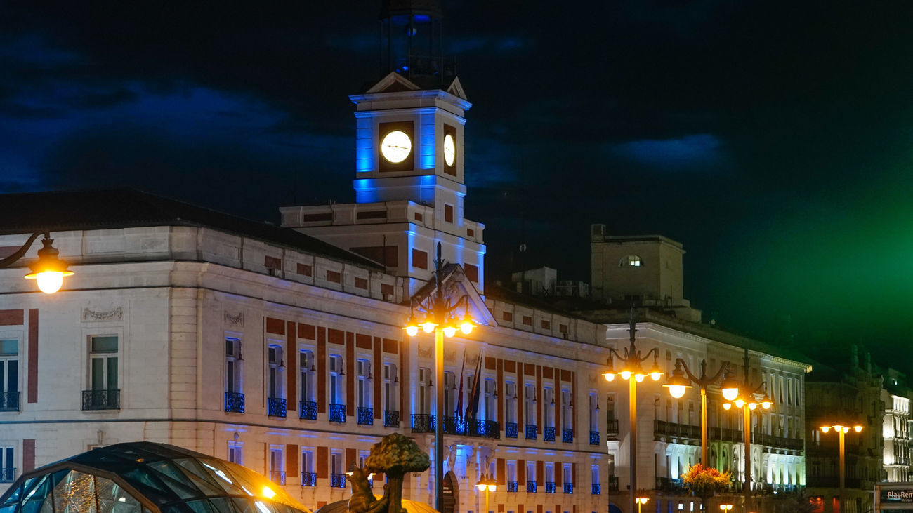La Comunidad de Madrid ilumina su sede de azul claro en honor a la UNESCO