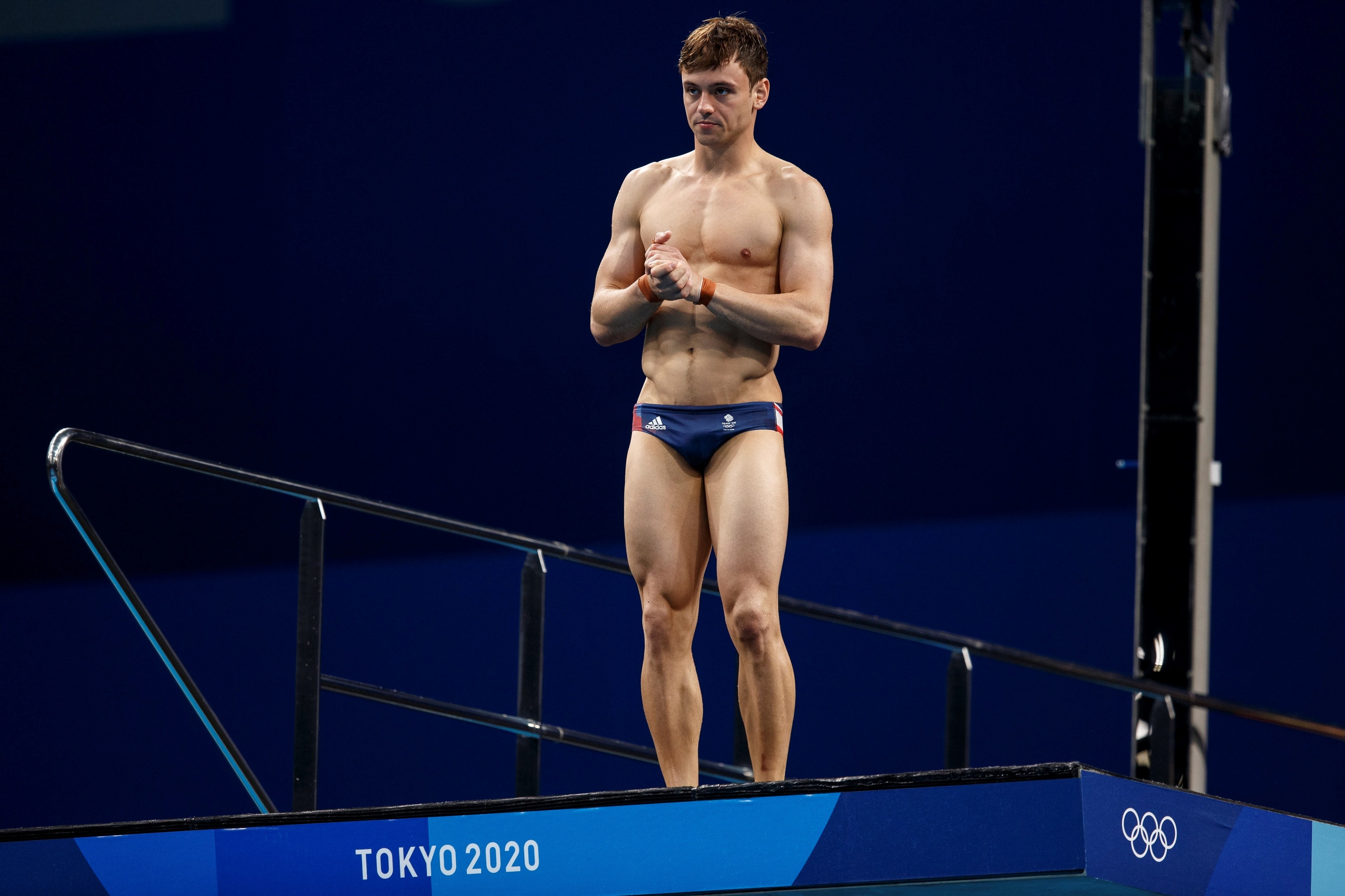 Distribución Distante bruscamente Tom Daley, tras ganar el oro en salto de trampolín: "Estoy orgulloso de  decir que soy gay y campeón olímpico" | Juegos Olímpicos
