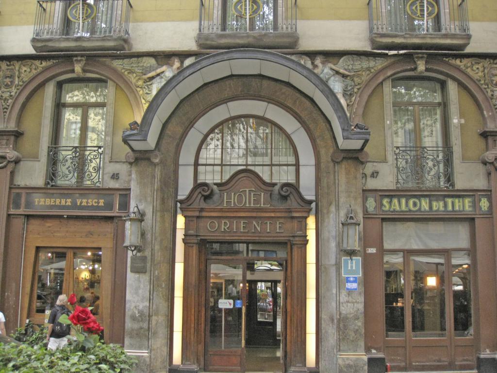Oriente: la leyenda hotelera de Barcelona que fue convento, banco de sangre y ltima morada de Manolete