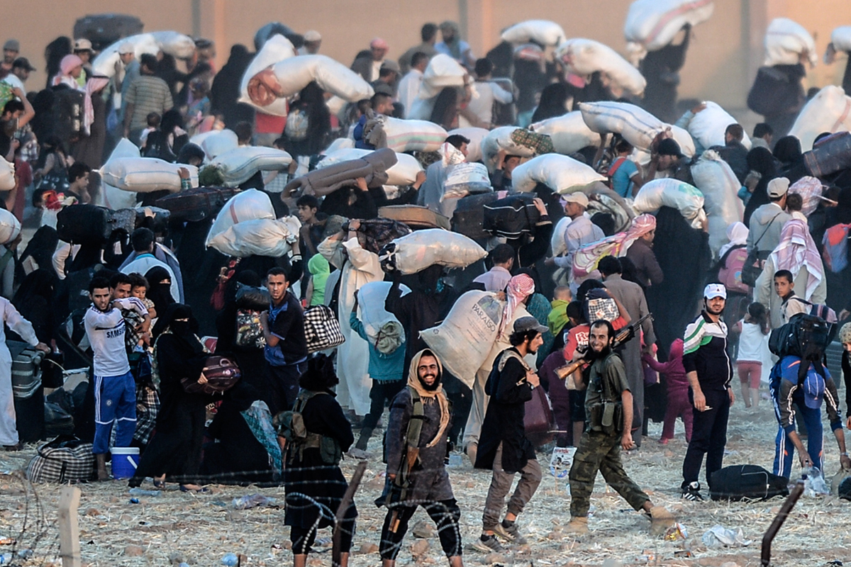 IS pide a migrantes sirios que regresen al centro de la ciudad fronteriza de Akçakale.