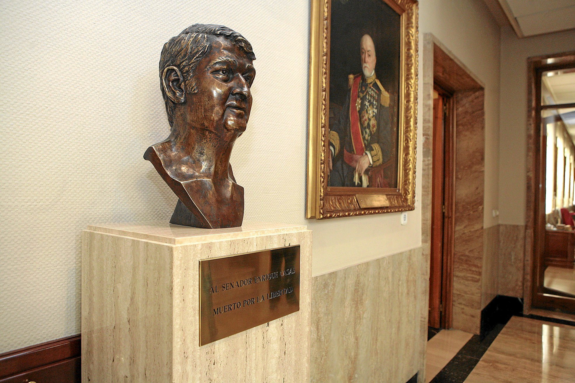 Busto homenaje a Manuel Giménez Abad.