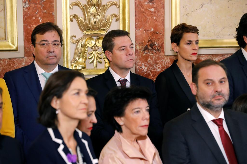 Guillermo Fernndez Vara y Emiliano Garca-Page, en 2019 en el Congreso por el aniversario de la Constitucin.