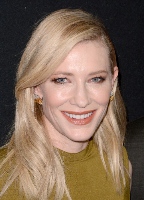 Cate Blanchett, con una melena ms baja del hombro, de ondas suaves,...