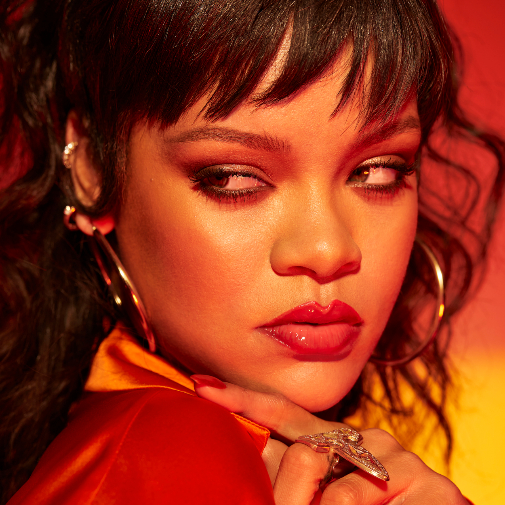 Con Fenty Beauty, la marca de maquillaje que se ha ampliado con línea de tratamiento y próximo perfume, Rihanna es la más ricas de las famosas con marca propia.