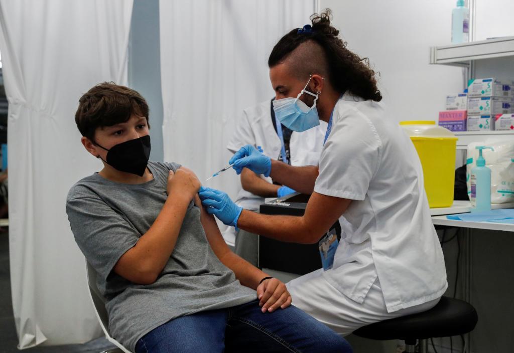 Vacunacin contra el coronavirus de un menor en Barcelona