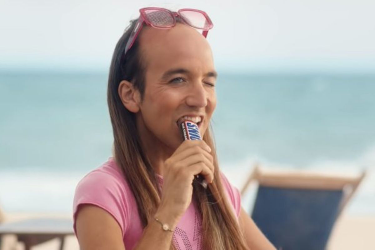 Snickers retira su anuncio con Aless Gibaja tras las duras críticas por homófobo
