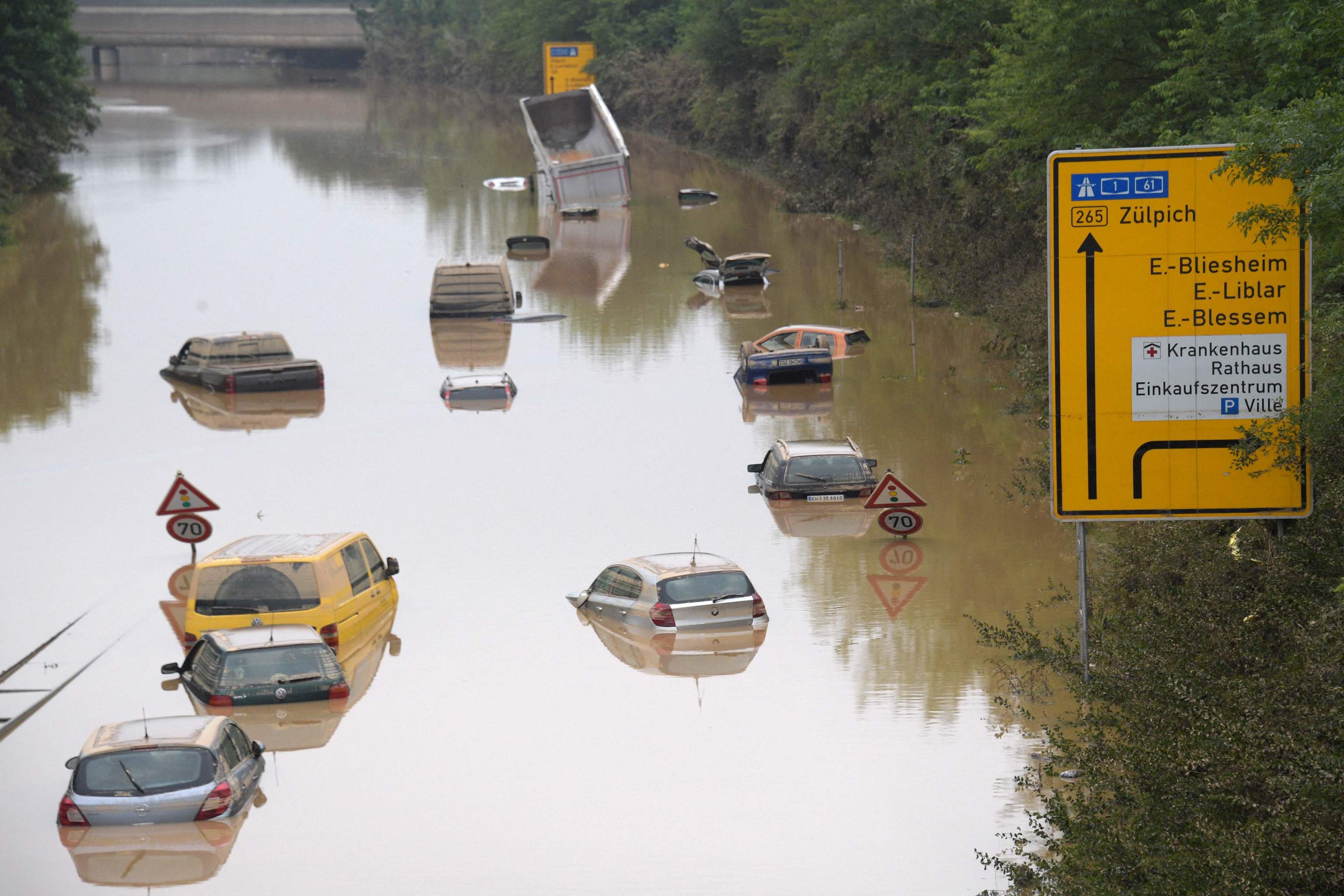 Coches inundados el 17 de julio de 2021en Erftstadt, Alemania