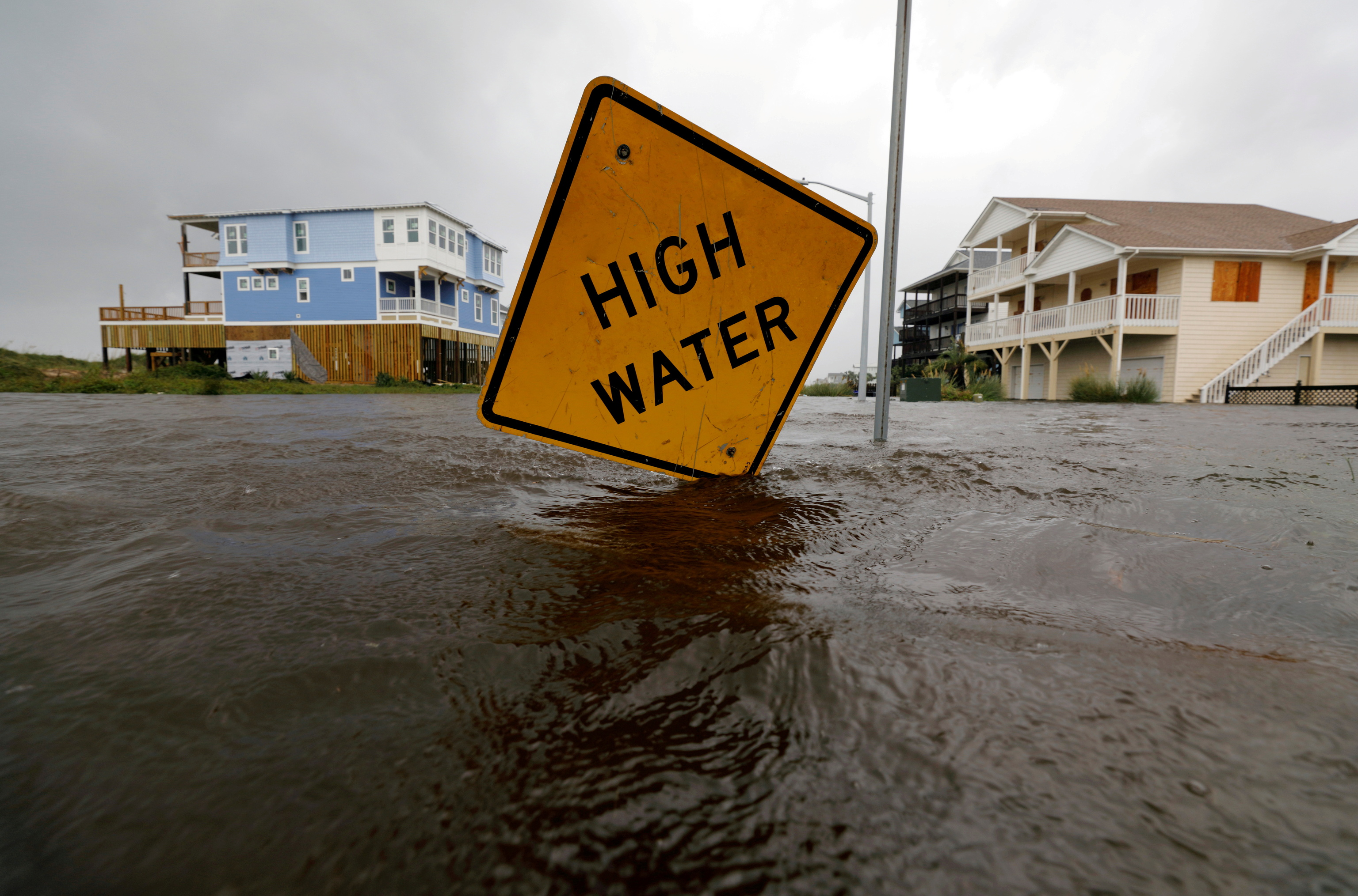 Inundaciones causadas por el huracn Florence en Oak Island, Carolina del Norte