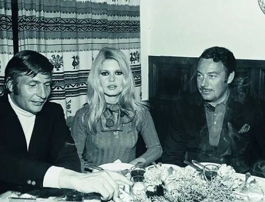 Alfonso de Hohenlohe junto a Brigitte Bardot y Gunter Sachs.