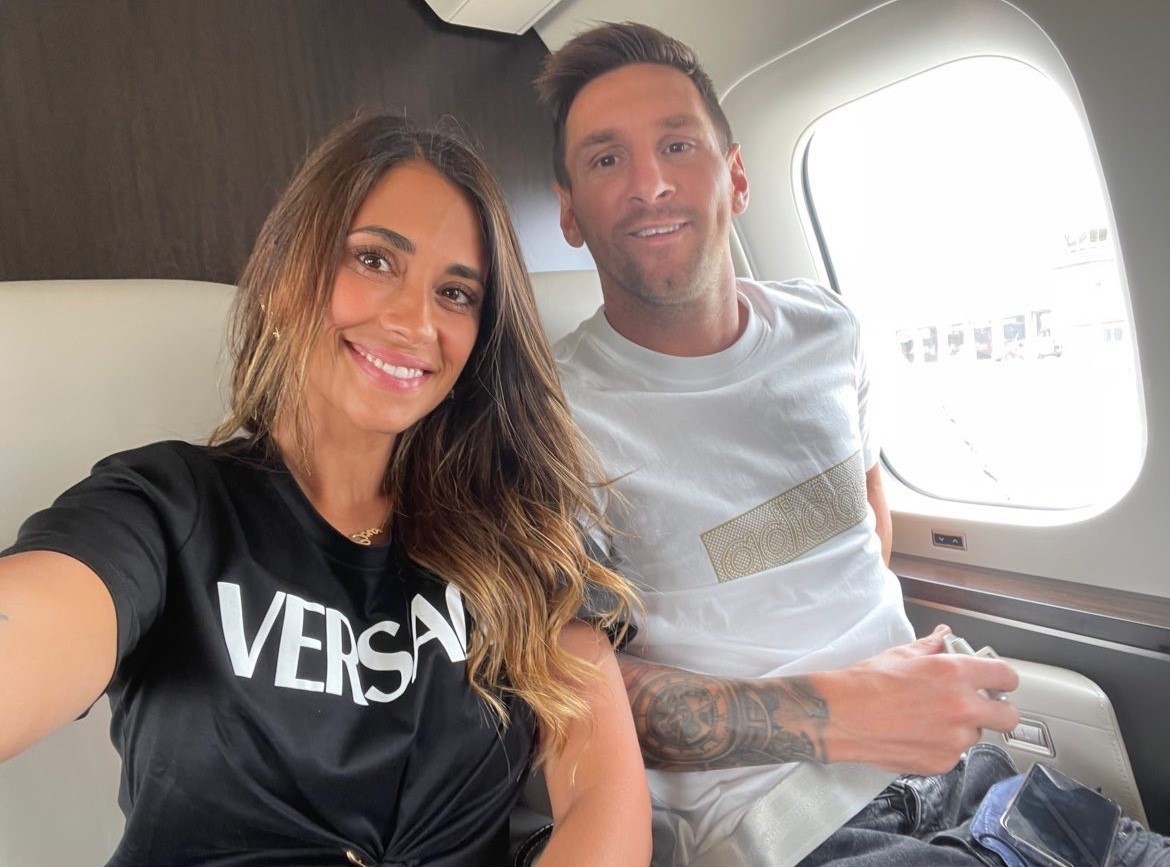 Leo Messi junto a su esposa Antonela