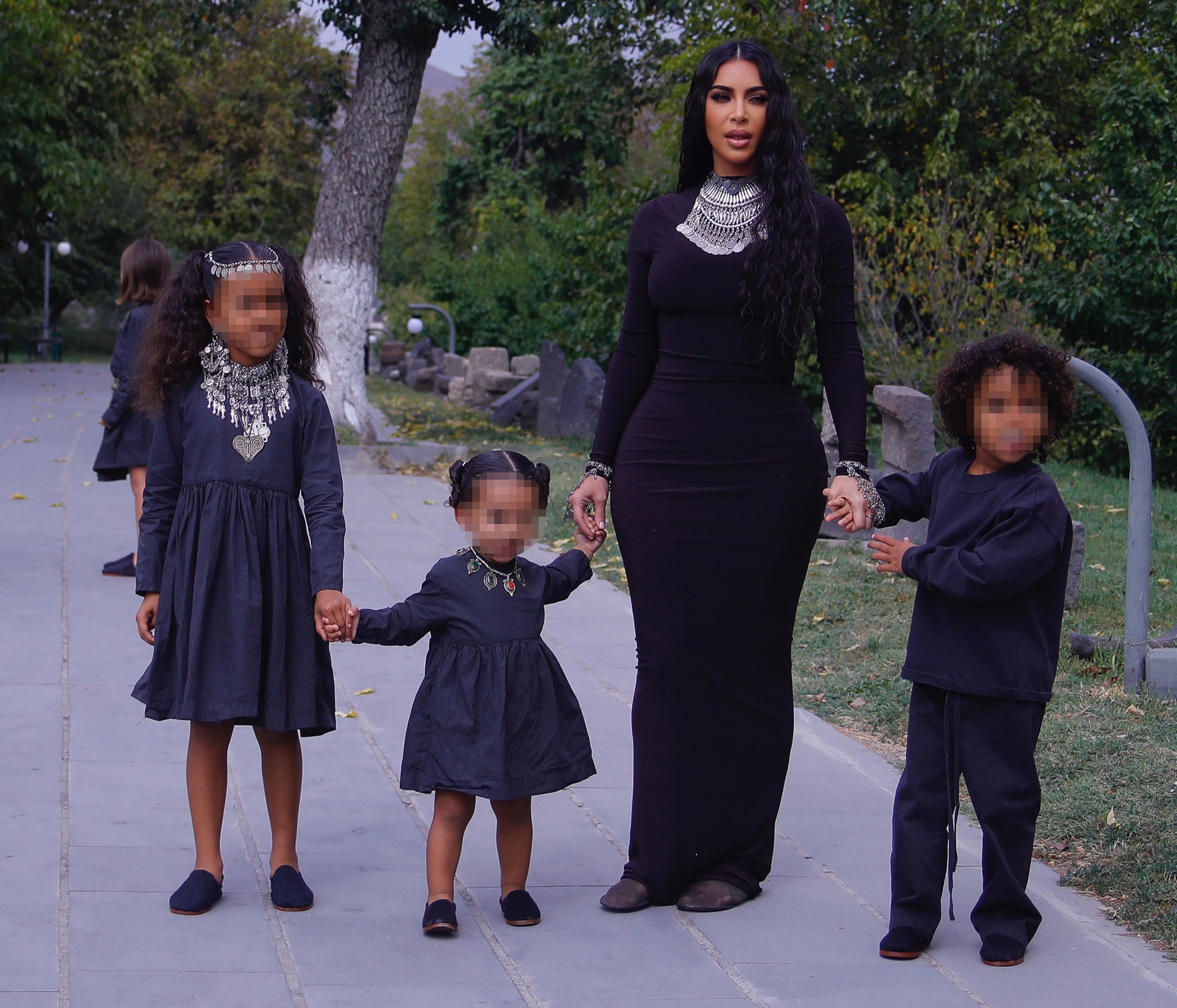Kim Kardashian y sus tres hijos mayores.