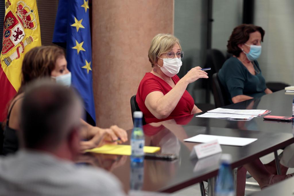 La consellera de Sanidad, Ana Barcel, en su reunin este martes con los falleros.