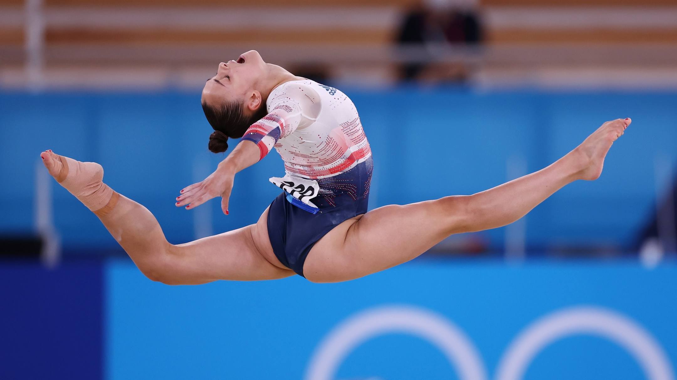 Jennifer Gadirova en los Juegos de Tokio.