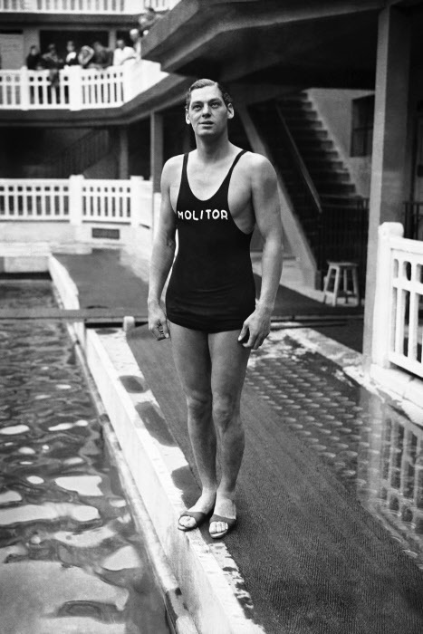 El actor y nadador Johnny Weissmller.