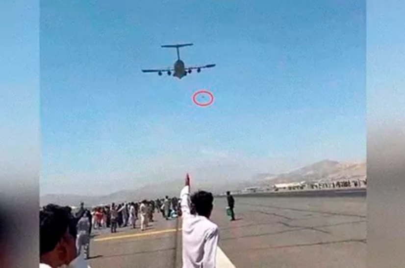 Los hombres caídos del avión de Kabul | Crónica
