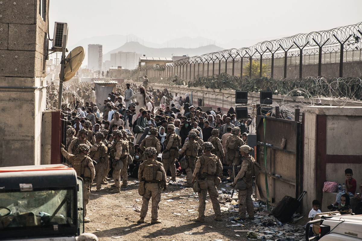 Soldados de EEUU en un puesto de control del aeropuerto de Kabul.