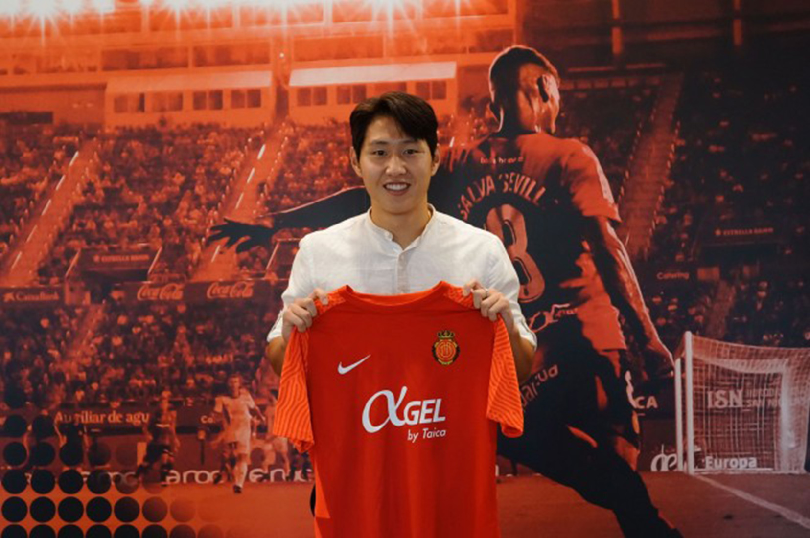 El coreano con la camiseta del Mallorca.