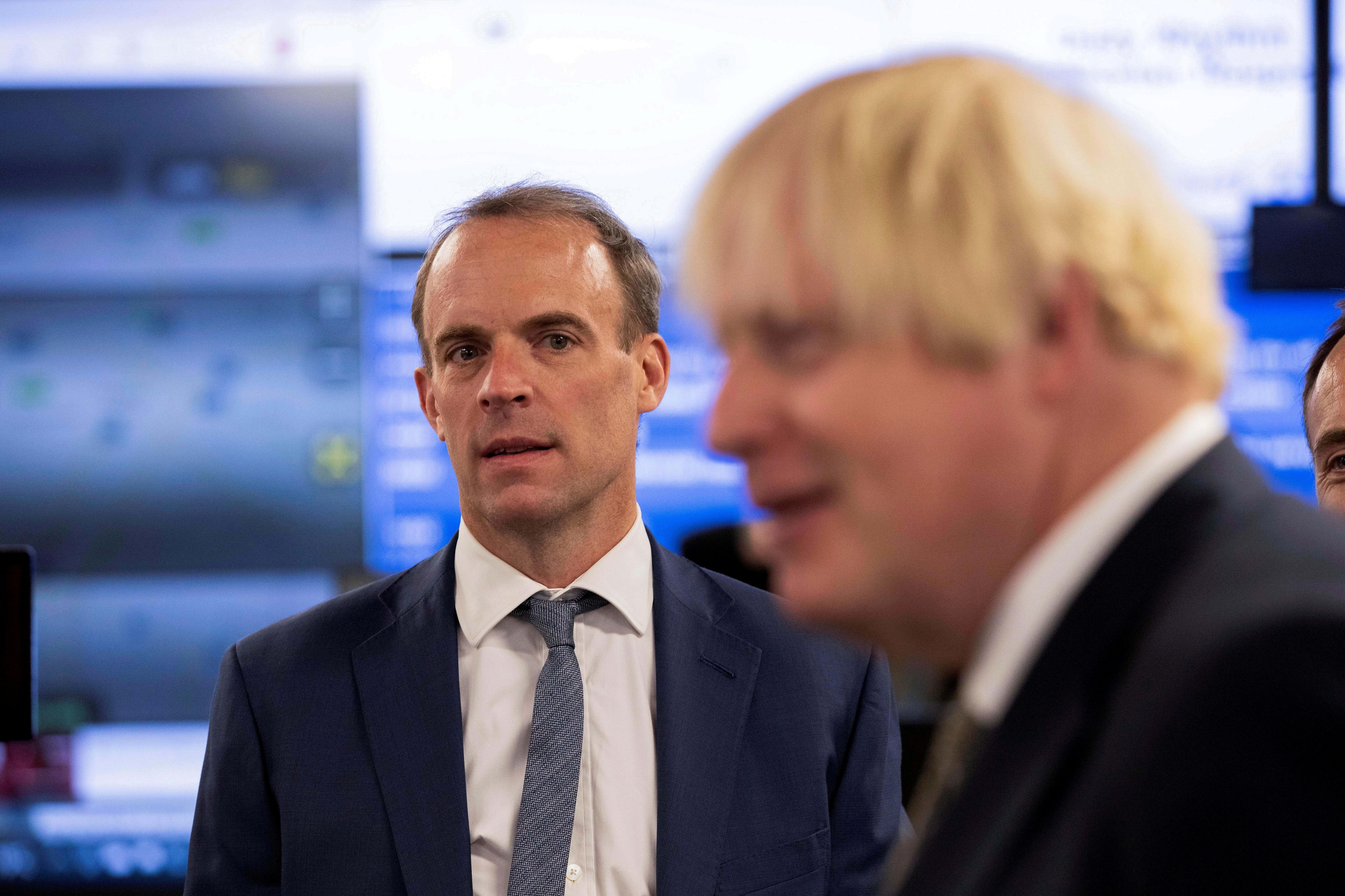 El 'premier' Boris Johnson y el secretario de Exteriores, Dominic Raab.