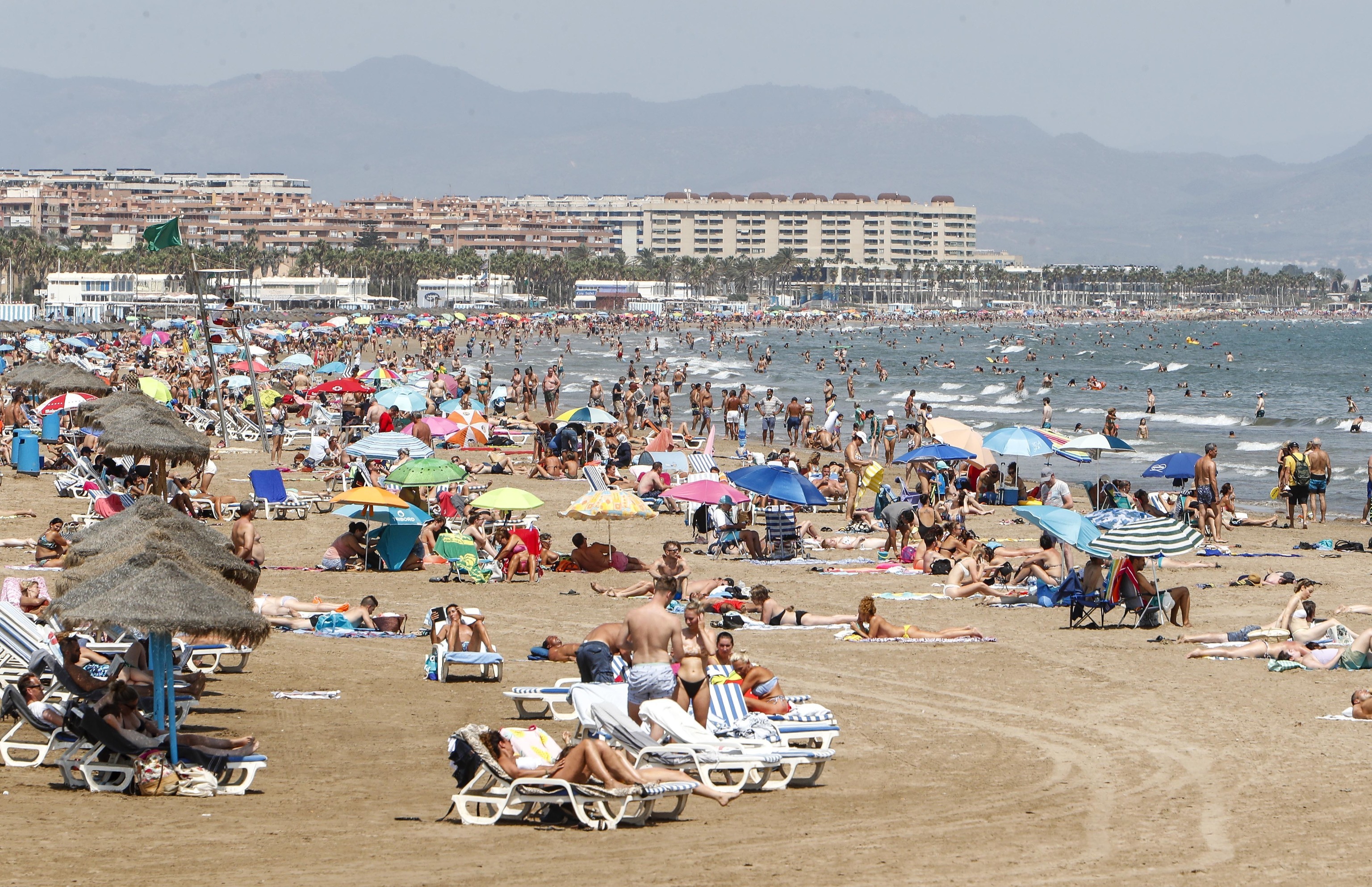El verano más prohibitivo: la inflación encarece las vacaciones de los españoles y los hoteles se disparan hasta un 40%