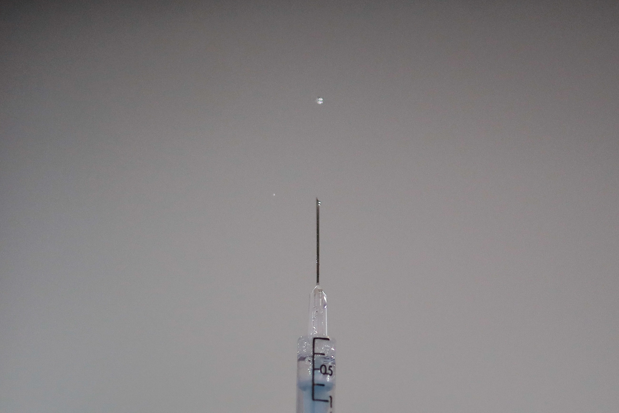 Inyección para administrar la vacuna anticovid.