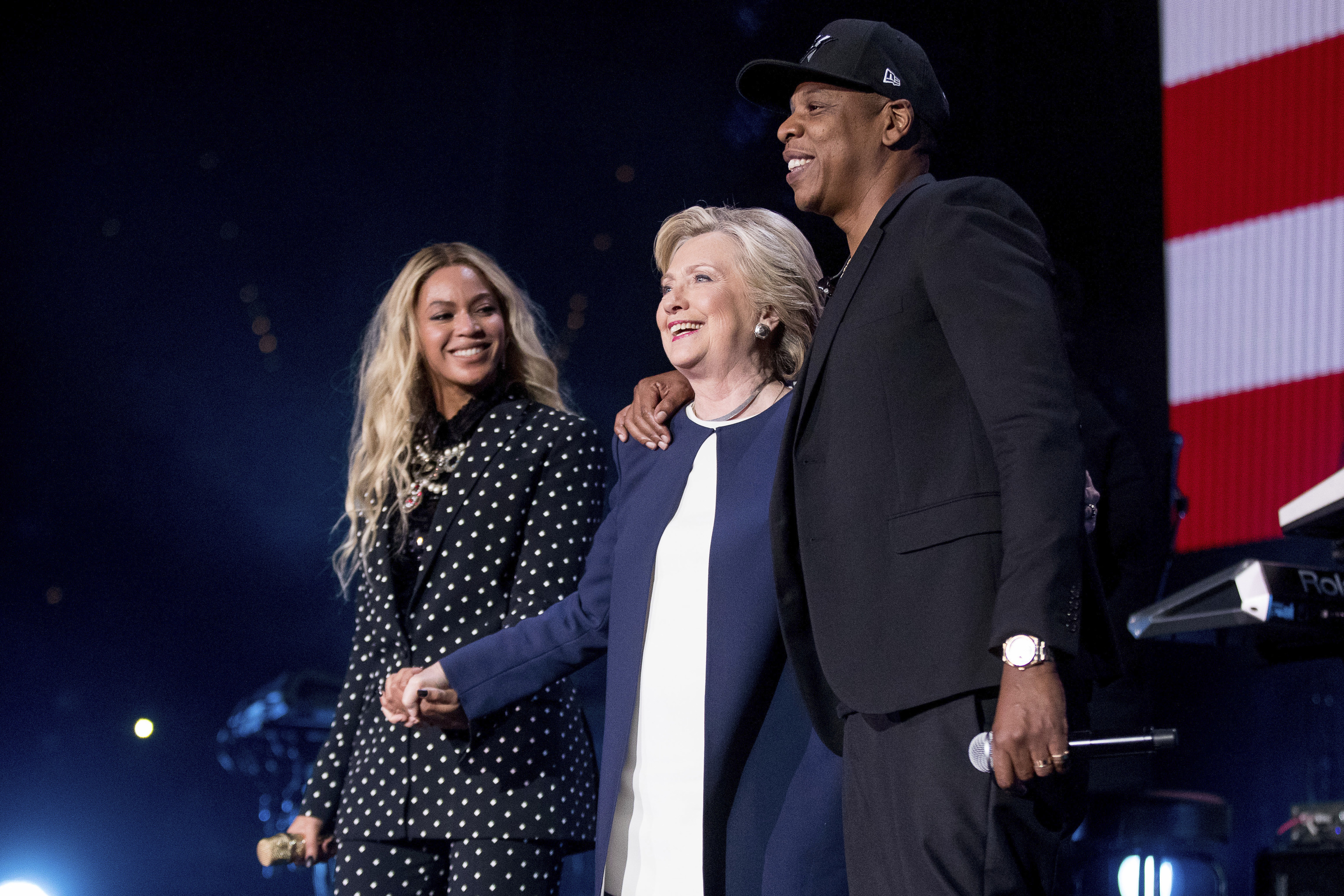 Beyonc y Jaz Z junto a Hillary Clinton en la campaa por la presidencia de EE.UU. en 2016.