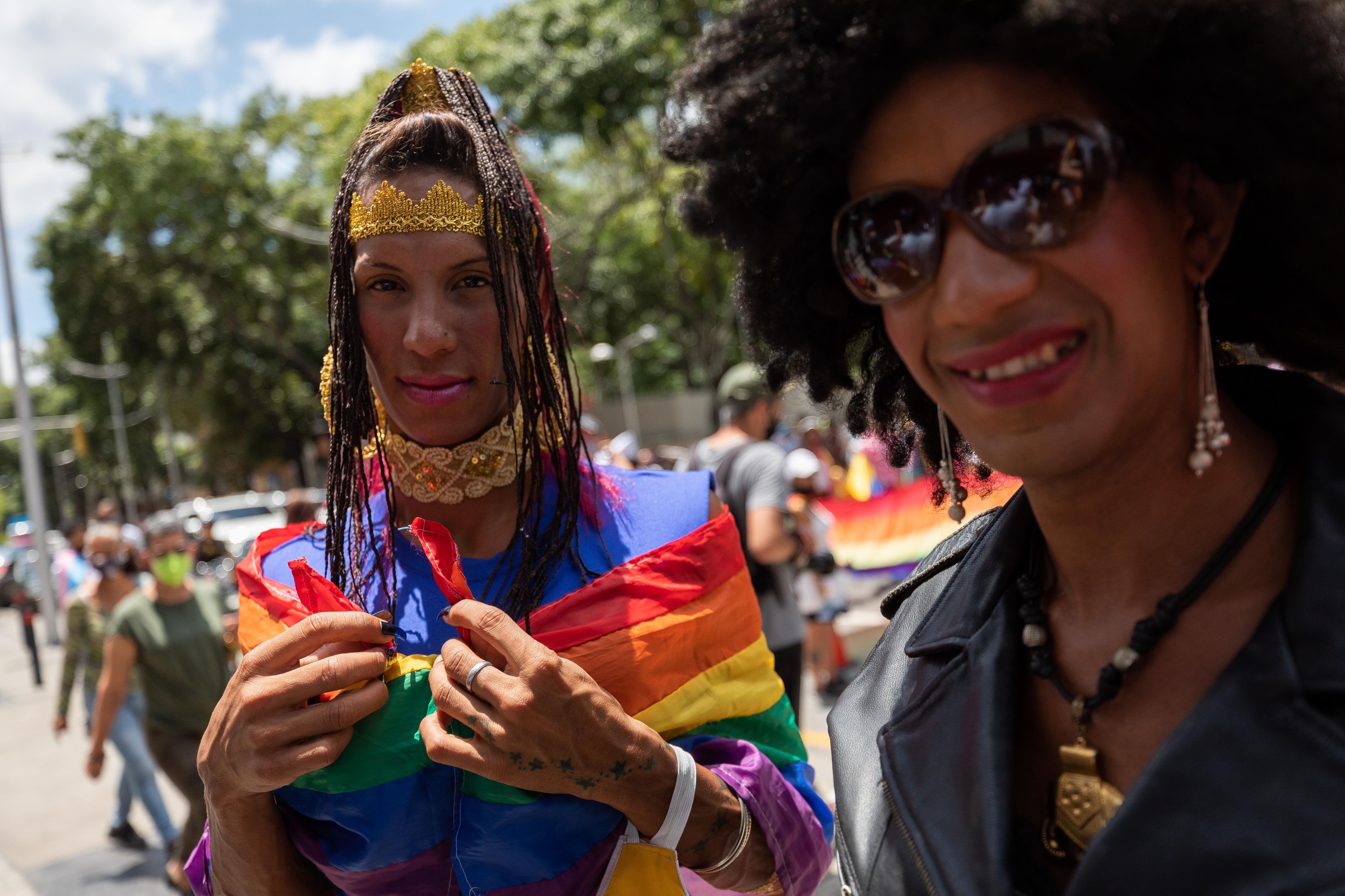 Mujeres trans participan en una marcha de la comunidad LGBTQI este jueves en Caracas (Venezuela).