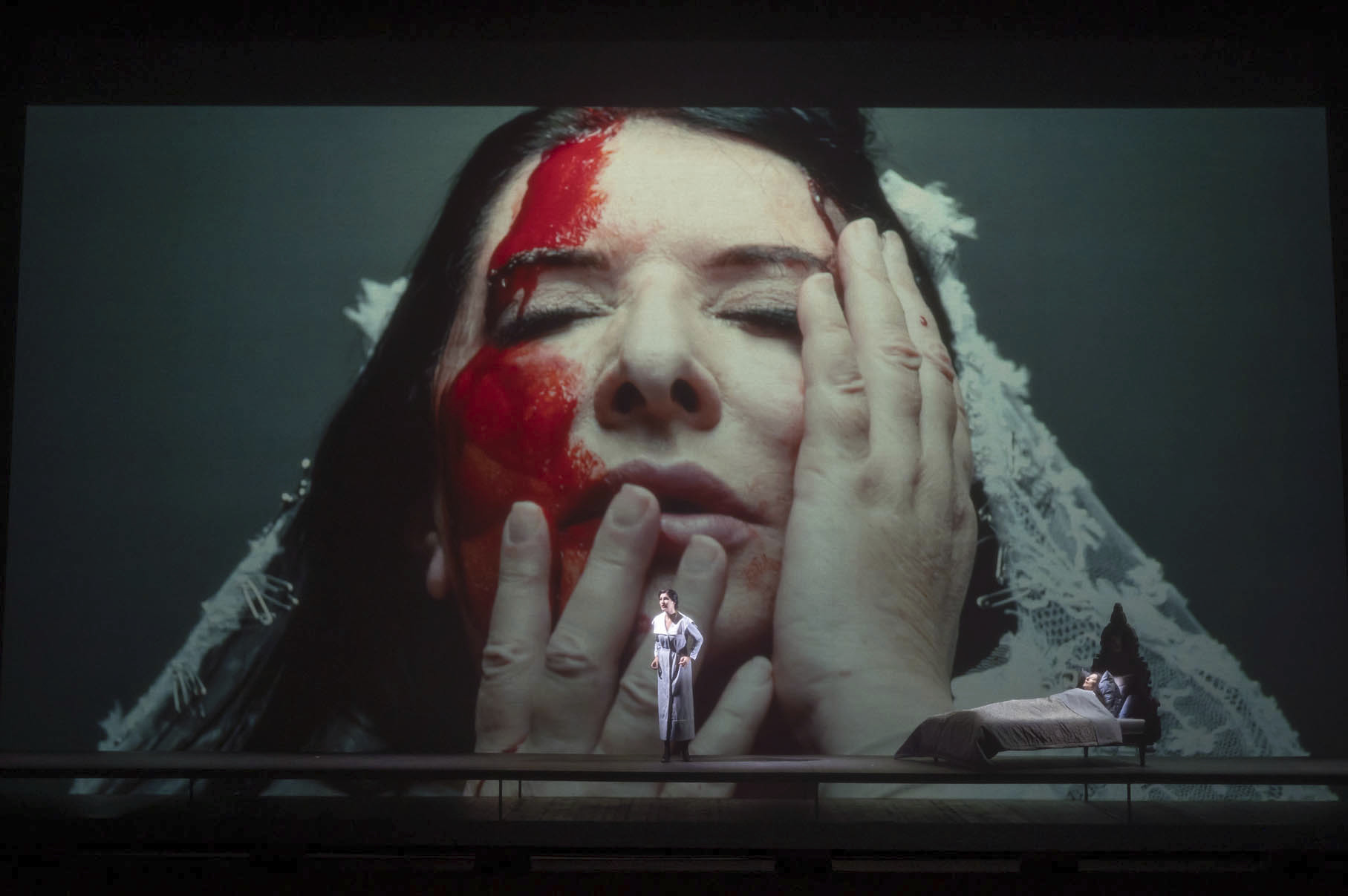 Una de las escenas de la pera en la que Marina Abramovic interpreta a Maria Callas