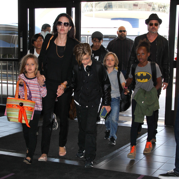 Angelina y Brad Pitt con sus hijos en 2015.