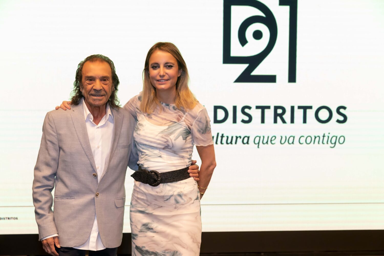 El guitarrista flamenco Pepe Habichuela y la delegada de Cultura, Andrea Levy, en la presentacin del programa.