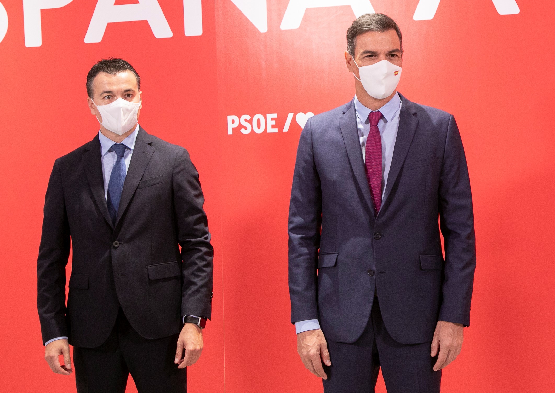 Hctor Gmez y Pedro Snchez, este lunes, en la reunin presencial de la Ejecutiva Federal del PSOE.