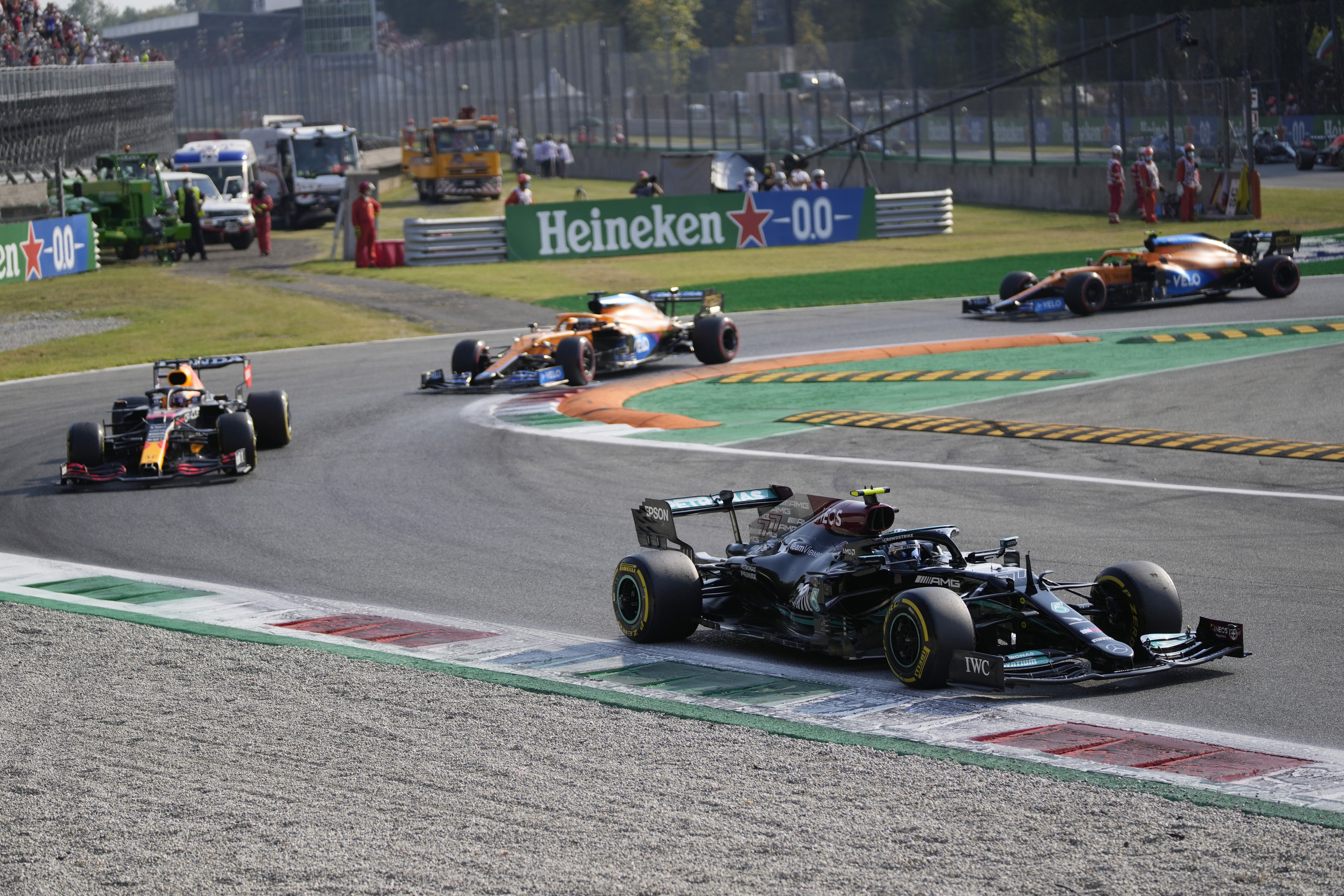 Bottas, por delante de Verstappen y Ricciardo, el sbado en Monza.