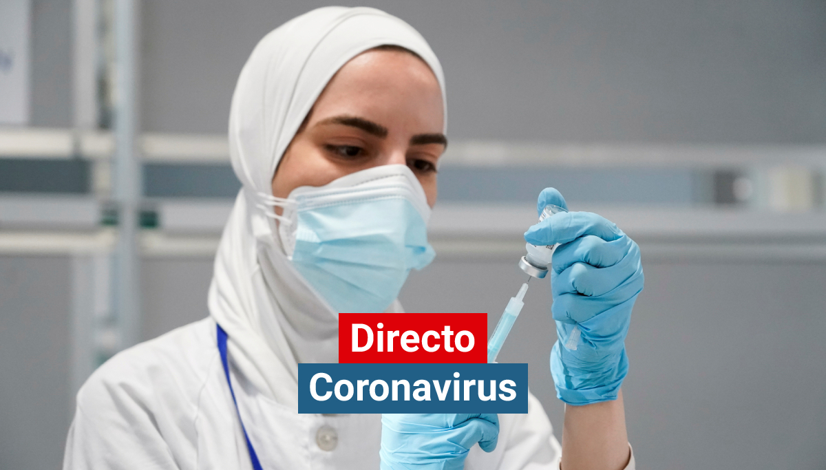 Una enfermera prepara una jeringa con una dosis de la vacuna de Moderna contra la enfermedad del coronavirus (Covid-19) en el hospital Enfermera Isabel Zendal de Madrid, Espaa.