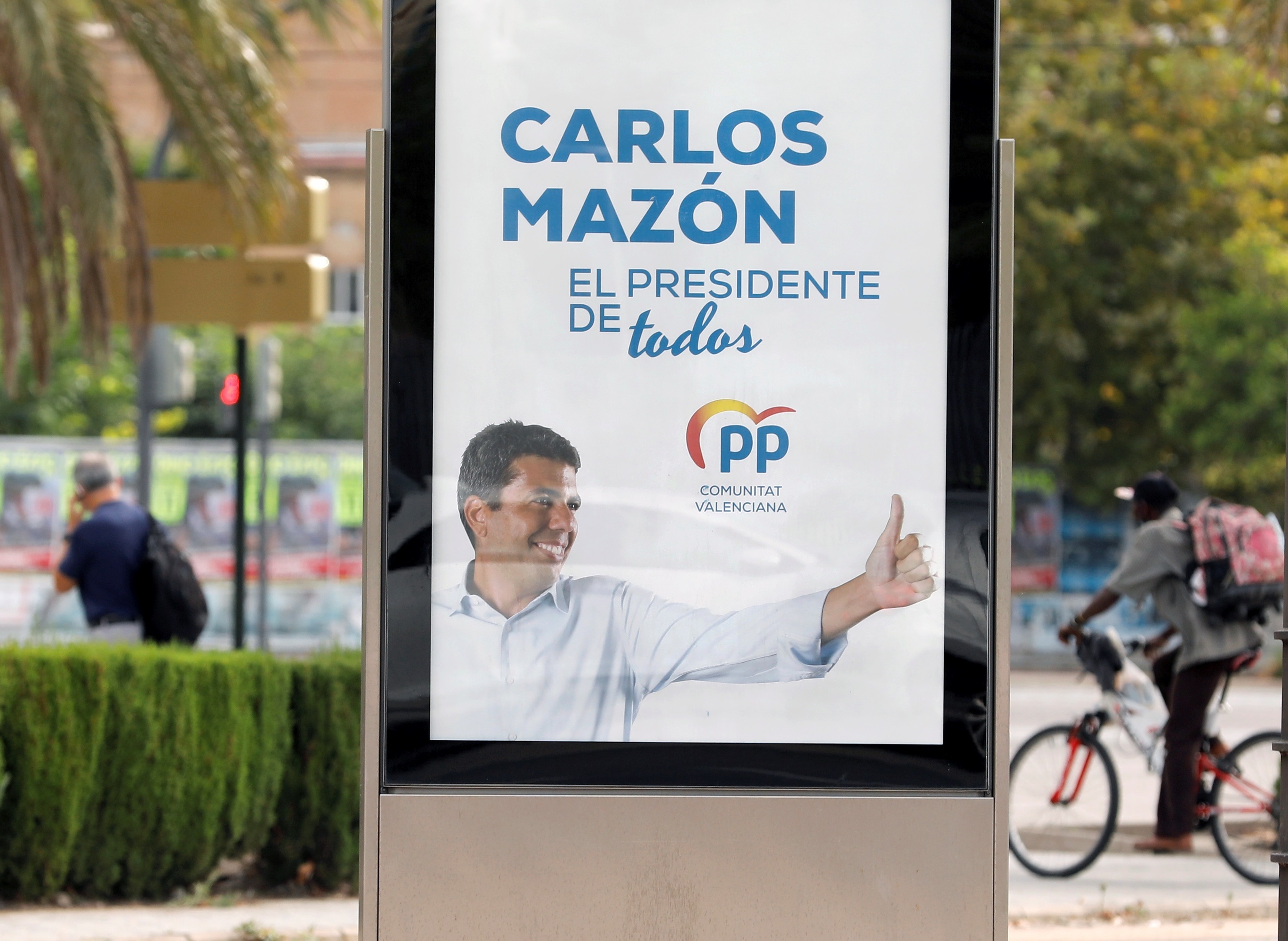 Cartel que forma parte de la nueva campaa del PP valenciano con la cara de su presidente, Carlos Mazn.