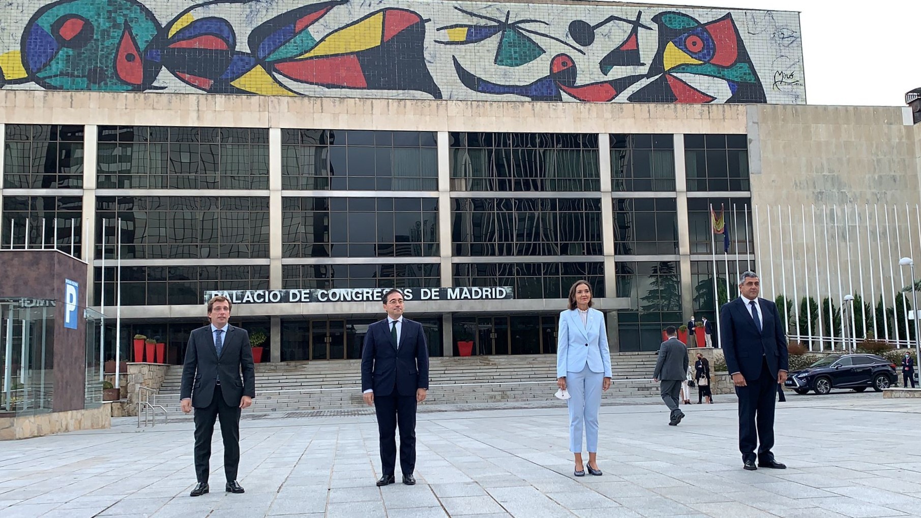 Los ministros, el alcalde de Madrid y el secretario general de la OMT, en su visita a la futura sede