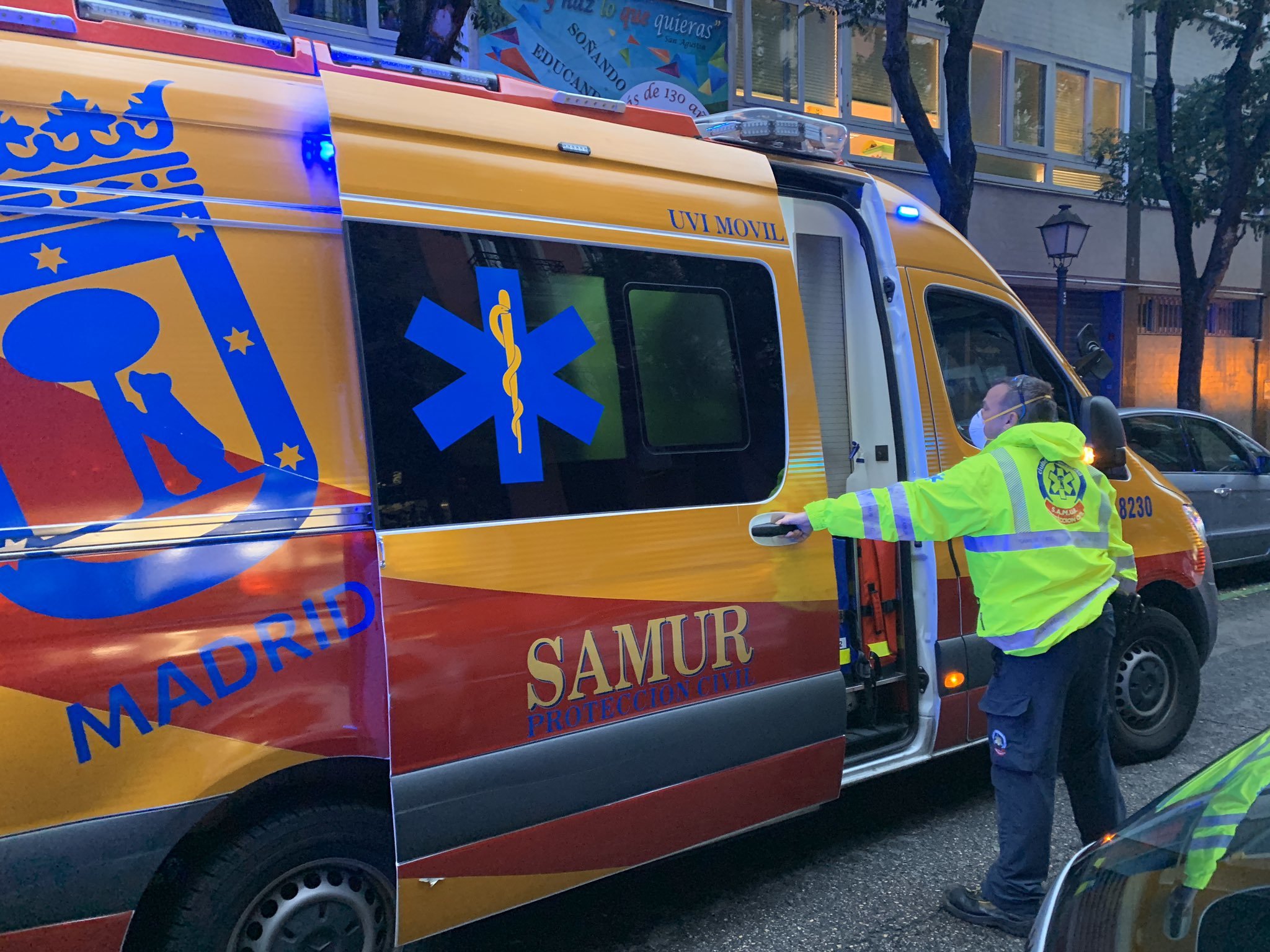 Una menor grave al ser atropellada por un autobús de la EMT en Aluche ...